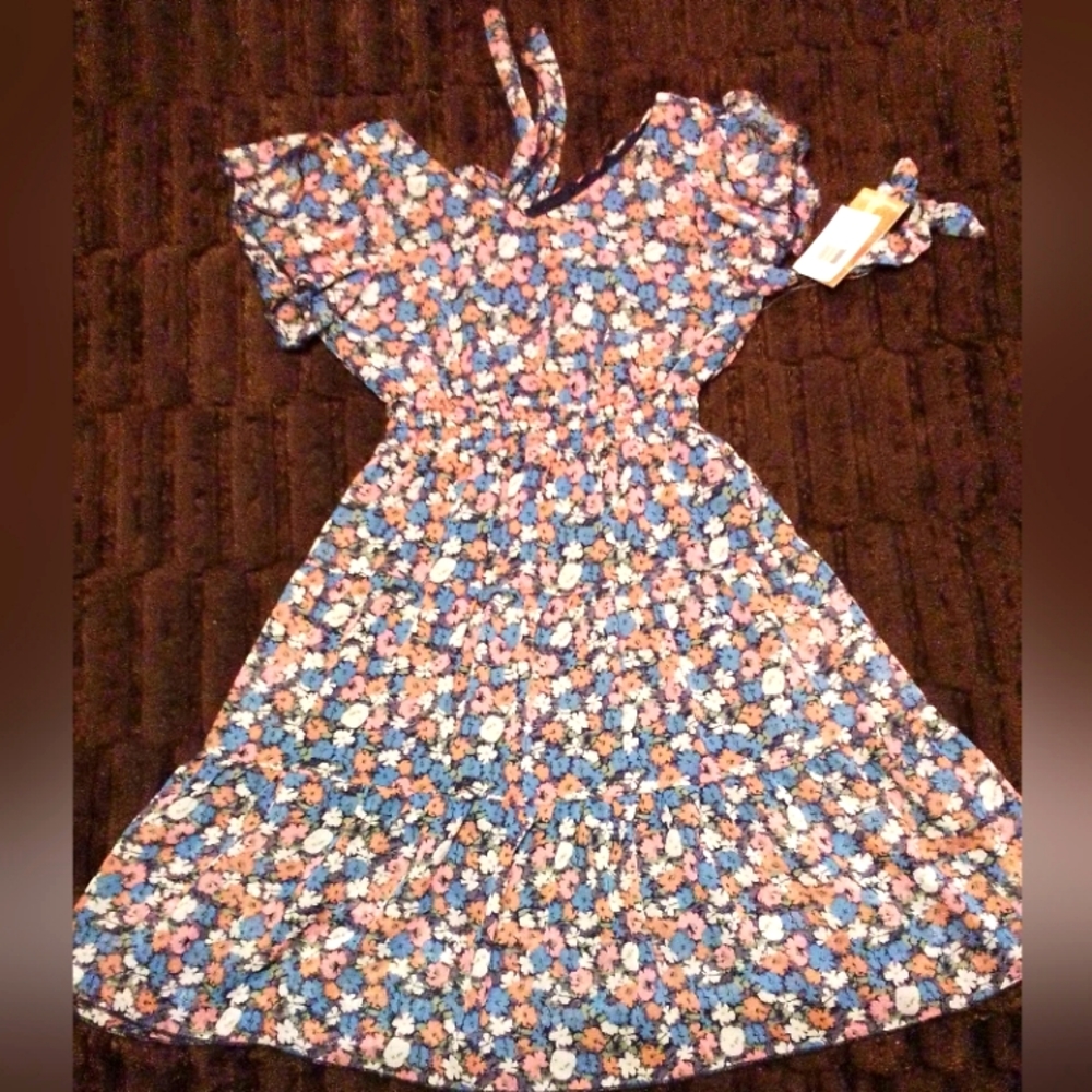 NWOT (2 piece) Girls super cute floral dress and scrunchie, for all events-